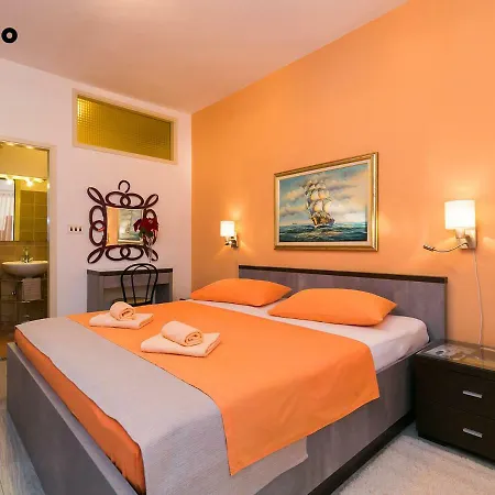 Apartments Nives Poreč Buitenkant foto